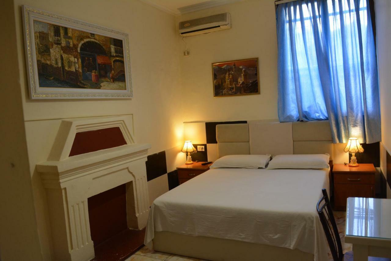 Hotel Republika ติรานา ภายนอก รูปภาพ
