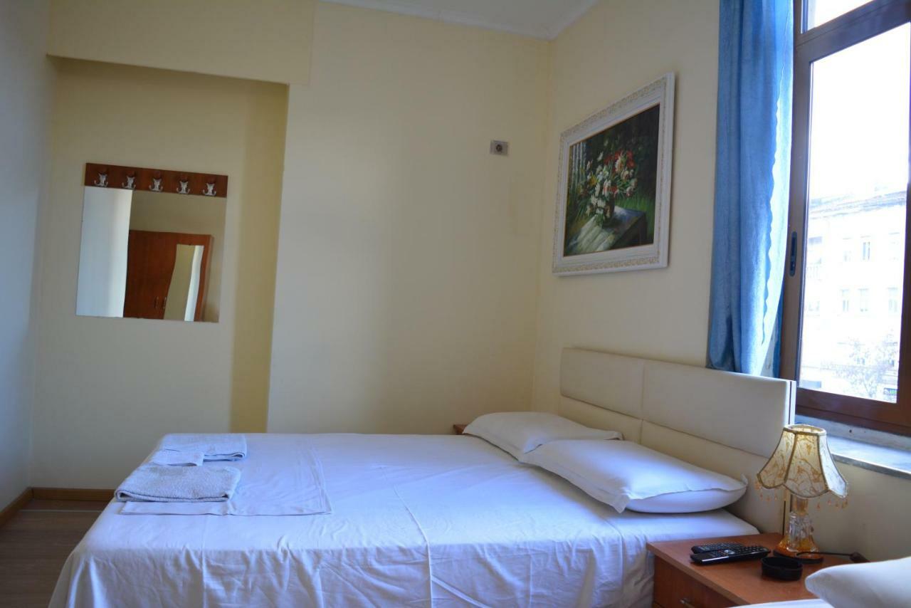 Hotel Republika ติรานา ภายนอก รูปภาพ